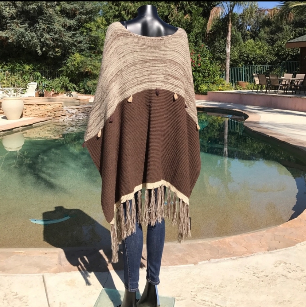 Fringed Boho Poncho - Picture 7 of 8